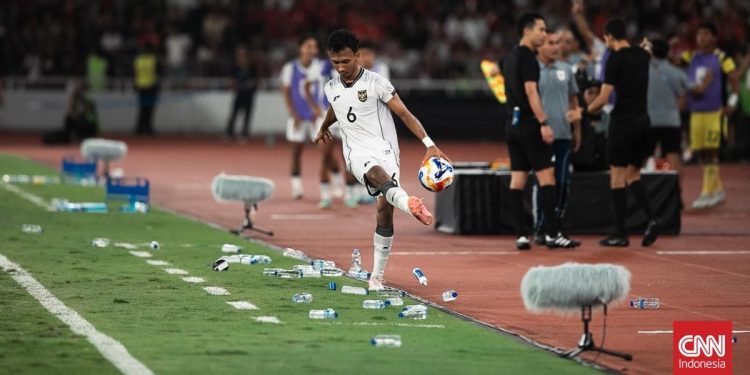 Protes Viral Robi Darwis Terhadap Aksi Tak Sportif Pelatih Vietnam Kim Sang Sik