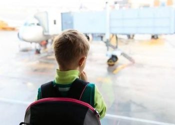 Orang Tua Berlibur, Anak 10 Tahun Tersisa di Bandara