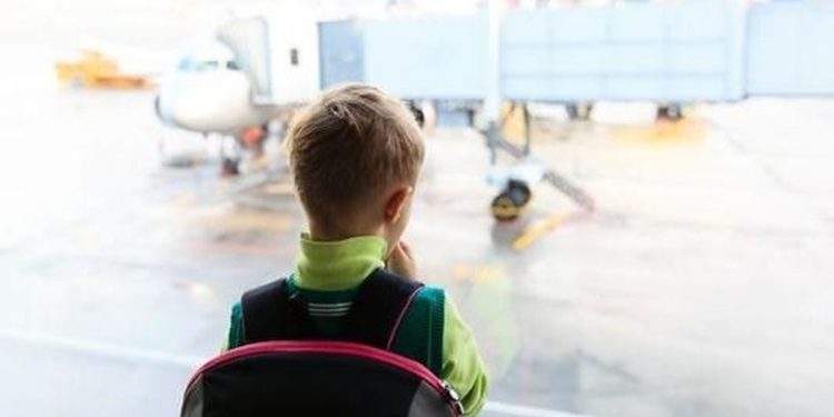 Orang Tua Berlibur, Anak 10 Tahun Tersisa di Bandara