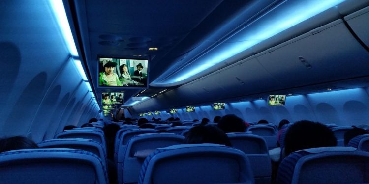 Penumpang Harus Tahu Etika Rebahan Kursi Pesawat yang Benar