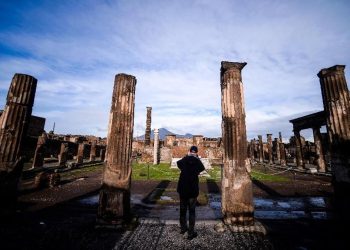 Turis Curi 6 Batu Kuno di Pompeii Terancam Hukuman Penjara 6 Tahun