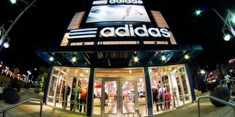 Sandal Menggunakan Desain Tradisional Meksiko Terima Gugatan dari Adidas