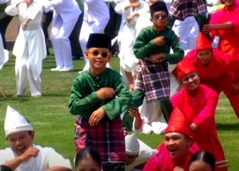 Rapper Melly Mike Bertemu Dikha Aura Farming dan Memberikan Hadiah Nintendo