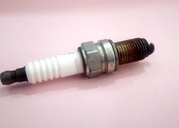 Teknik Menghilangkan Kerak pada Elektroda Busi Sepeda Motor