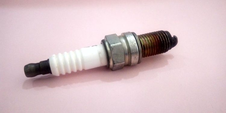 Teknik Menghilangkan Kerak pada Elektroda Busi Sepeda Motor