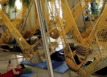 Warga Tidur di Shelter Iklim Madrid untuk Menghindari Cuaca Panas