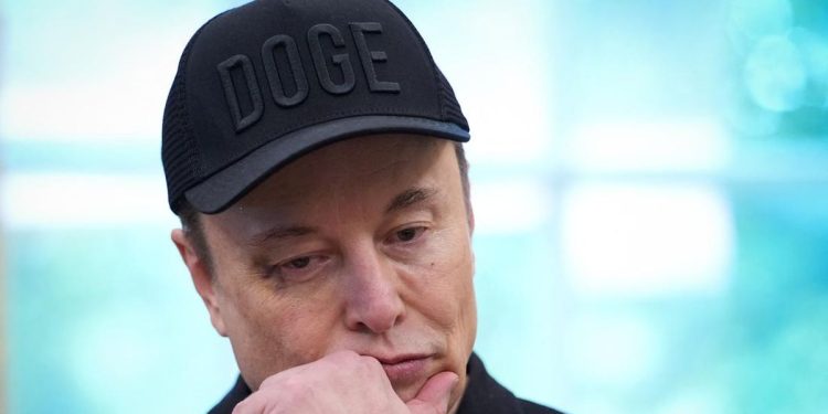 Musk Protes, Akan Gugat Apple Karena Hal Ini