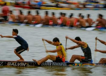Pejabat Hadiri Pembukaan Festival Pacu Jalur 2025 di Riau