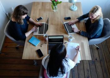 Tren Baru Orang China Dibayar untuk Pura-Pura Kerja Saat Menganggur