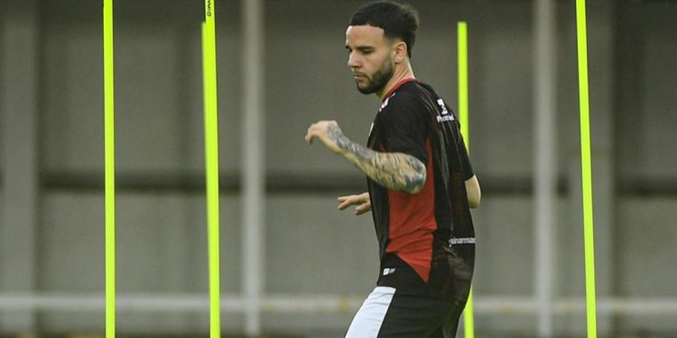 Lille Setuju Ambil Calvin Verdonk dari NEC