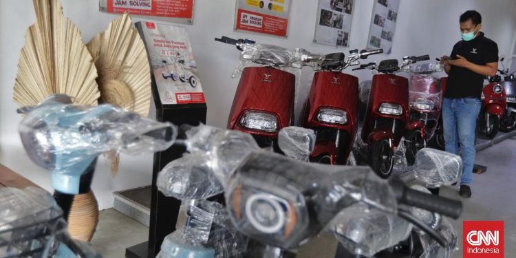 Stok Motor Listrik Meluap di Dealer dan Pabrik karena Minimnya Insentif