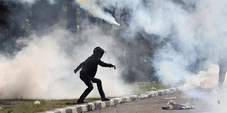 Dampak Gas Air Mata terhadap Kondisi Tubuh Manusia