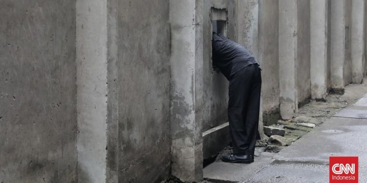 Warung Bolong, Pilihan Utama untuk Pekerja Lapar di Jam Istirahat