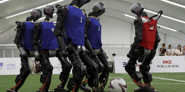 Aksi Menarik Robot Humanoid dalam Mengolah Buah Bulat