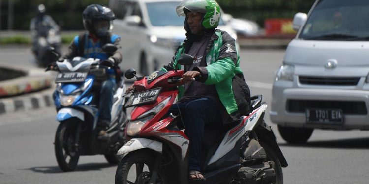 Apakah Masih Ada yang Nyetir Motor dengan Jari di Tuas Rem?