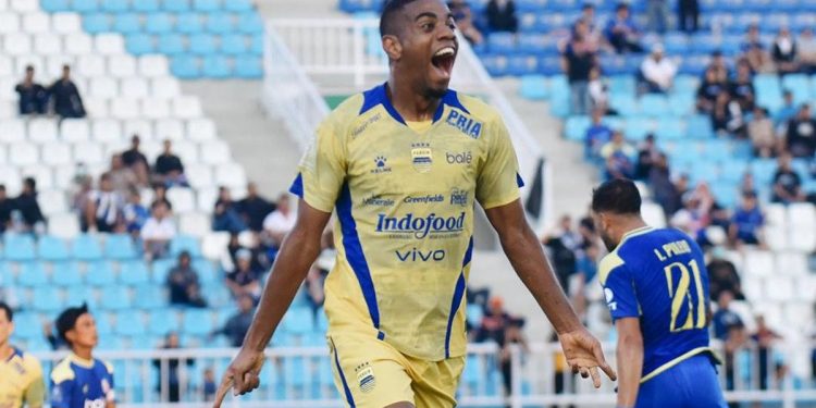 Derby Panas 10 Orang Persib Berhasil Comeback Dramatis Kalahkan Arema