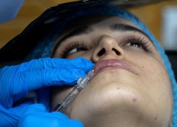 Botox dan Operasi Plastik Wanita Afghanistan di Balik Cadar