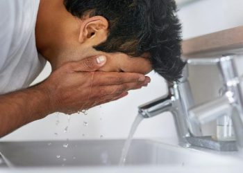 7 Alasan Pria Harus Merawat Kulit dengan Skincare untuk Kesehatan Kulit