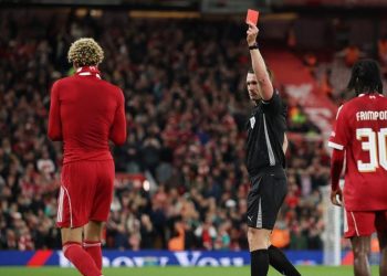 Era Isak Dimulai dan Insiden Kartu Merah Ekitike