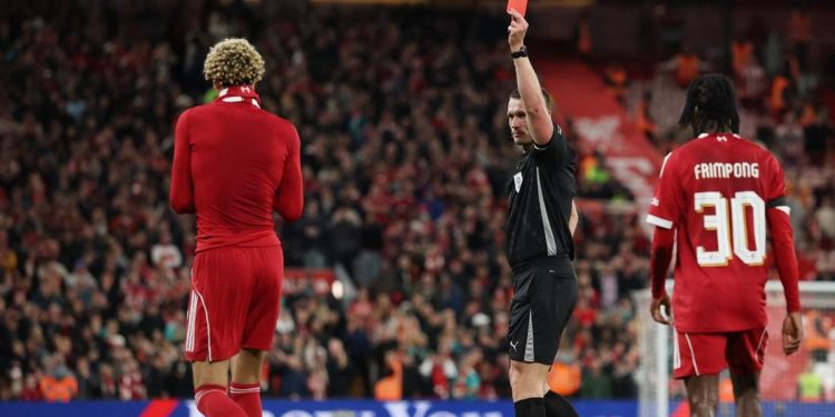 Era Isak Dimulai dan Insiden Kartu Merah Ekitike