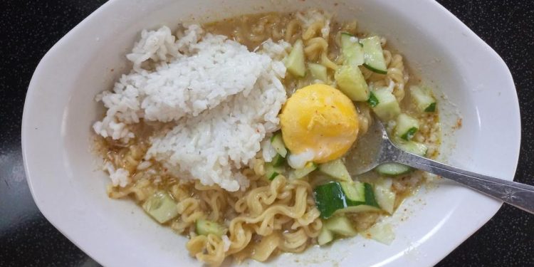 5 Cara Membuat Mi Instan Lebih Sehat Tanpa Mengurangi Kenikmatannya