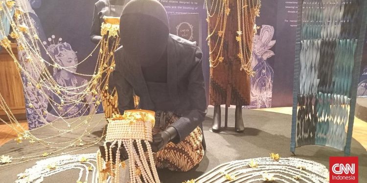 Kilau Perhiasan dan Nilai Budaya Perajin Perak di Desa Tertua Bali