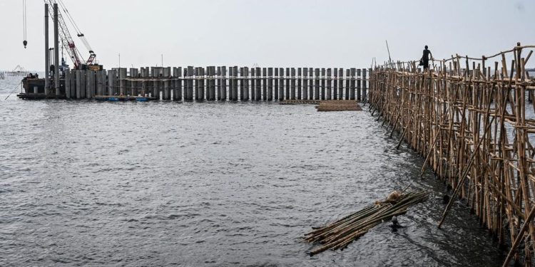 Tanggul Beton Laut Cilincing Bukan Giant Sea Wall Menurut KKP