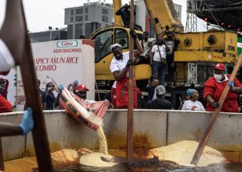 Rekor Memasak Nasi Jollof Terbesar di Dunia Dihasilkan Bersama-sama