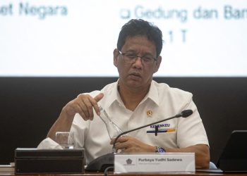 Ekonomi Tumbuh 6 Persen, Rocky Gerung Perlu Minta Maaf