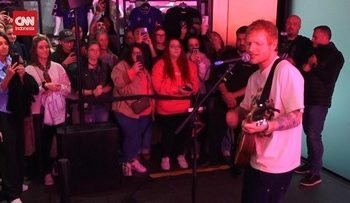 Ed Sheeran Tiba-tiba ‘Ngamen’ untuk Promosi Album Terbaru