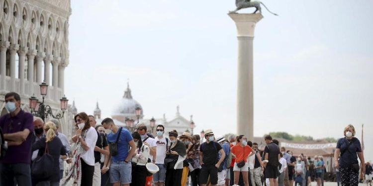 Patung Singa Bersayap Legendaris Venesia Ternyata Karya dari China