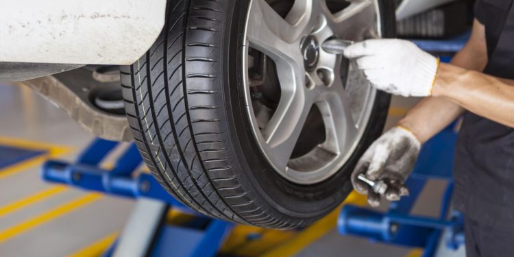 Jarak atau Waktu, Mana Lebih Sesuai untuk Servis Mobil Secara Berkala?