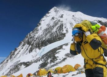 500 Pendaki Terkurung di Gunung Everest akibat Cuaca Ekstrem yang Sangat Buruk