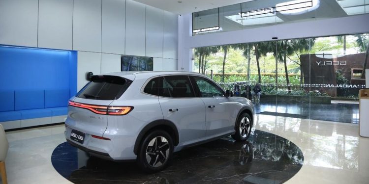 Geely Menarik Minat Konsumen di Pusat Perbelanjaan