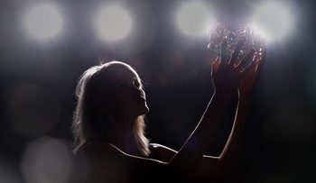 Mengenal Finalis Berhijab Miss USA 2025 MonaLesa Brackett