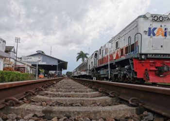 7 Rute Kereta Api Paling Indah di Indonesia, Melintasi Laut dan Lembah