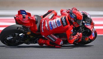 Jatuh dan Cedera, Marquez Minta Tidak Ada yang Marah ke Bezzecchi