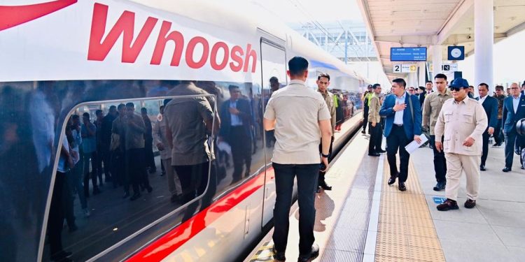 Prabowo Minta Purbaya dan Danantara Selesaikan Utang Kereta Cepat
