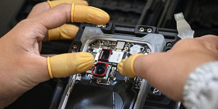 Dapur Produksi Ponsel Pintar di China