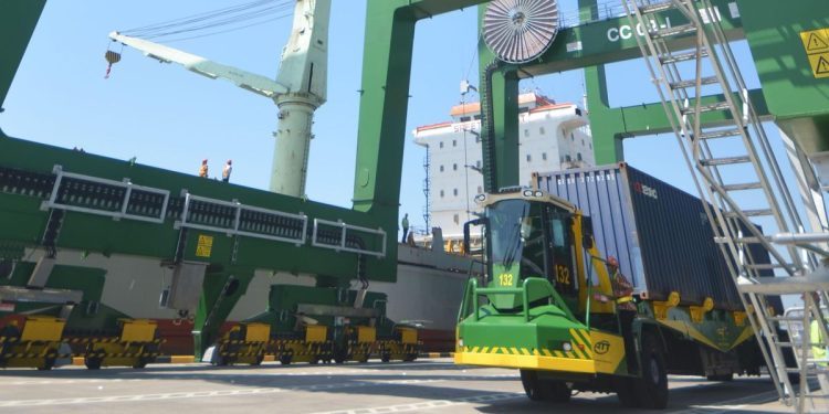 Pelabuhan Tanjung Perak Ditutup Setelah Cengkeh Terpapar Cesium