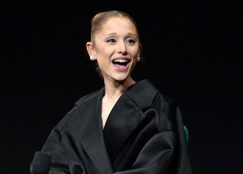 Ariana Grande Terinfeksi Covid Saat Promosi Wicked For Good