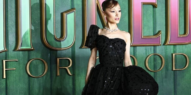 Pria yang Menghampiri Ariana Grande di Singapura Ditangkap