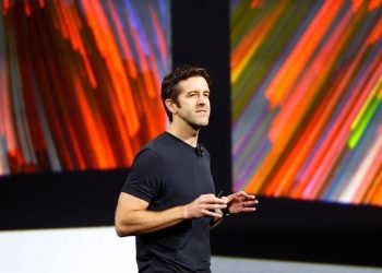 Tim Cook Dikabarkan Akan Mundur dari CEO, Siapa Penggantinya?