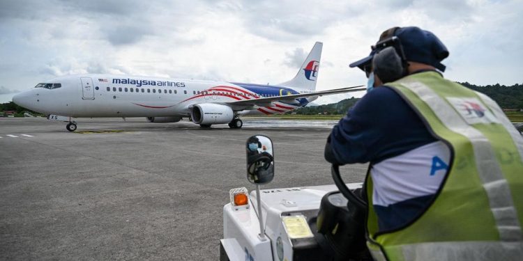 Turis Dapat Terbang Gratis ke Kota-Kota Malaysia dengan Transit di KL