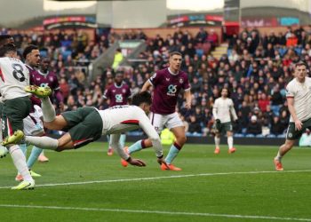 Sundulan Neto, Chelsea Menang Atas Burnley