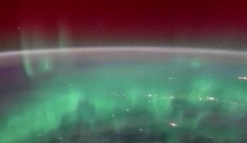 Aurora Borealis Menari Terlihat dari Stasiun Luar Angkasa yang Mengagumkan