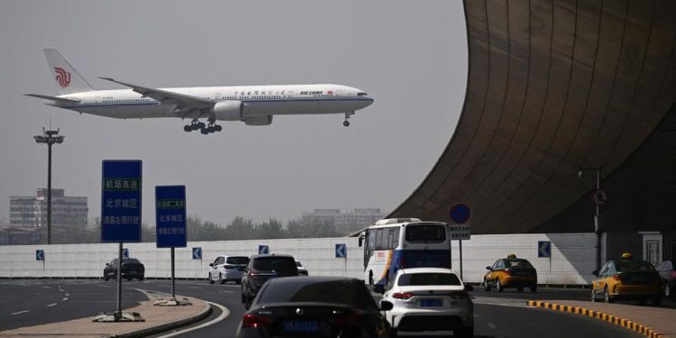 Maskapai China Perpanjang Tawaran Pengembalian Uang Penuh Tiket Pesawat ke Jepang