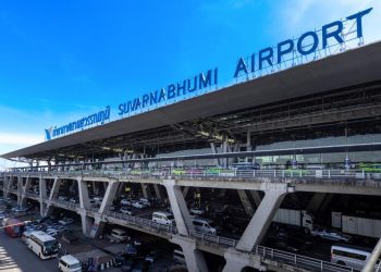 Polisi Minta Penundaan Penerbangan Karena Turis Ketinggalan Bus