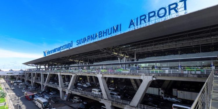 Polisi Minta Penundaan Penerbangan Karena Turis Ketinggalan Bus