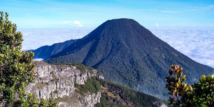 Lima Gunung Ini Tutup Jalur Pendakian Selama Libur Nataru